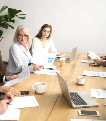 La prévention des risques en entreprise permet de réduire les accidents et d’assurer un environnement de travail sûr.