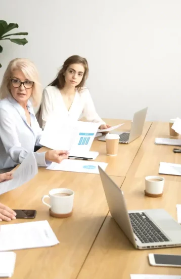 La prévention des risques en entreprise permet de réduire les accidents et d’assurer un environnement de travail sûr.